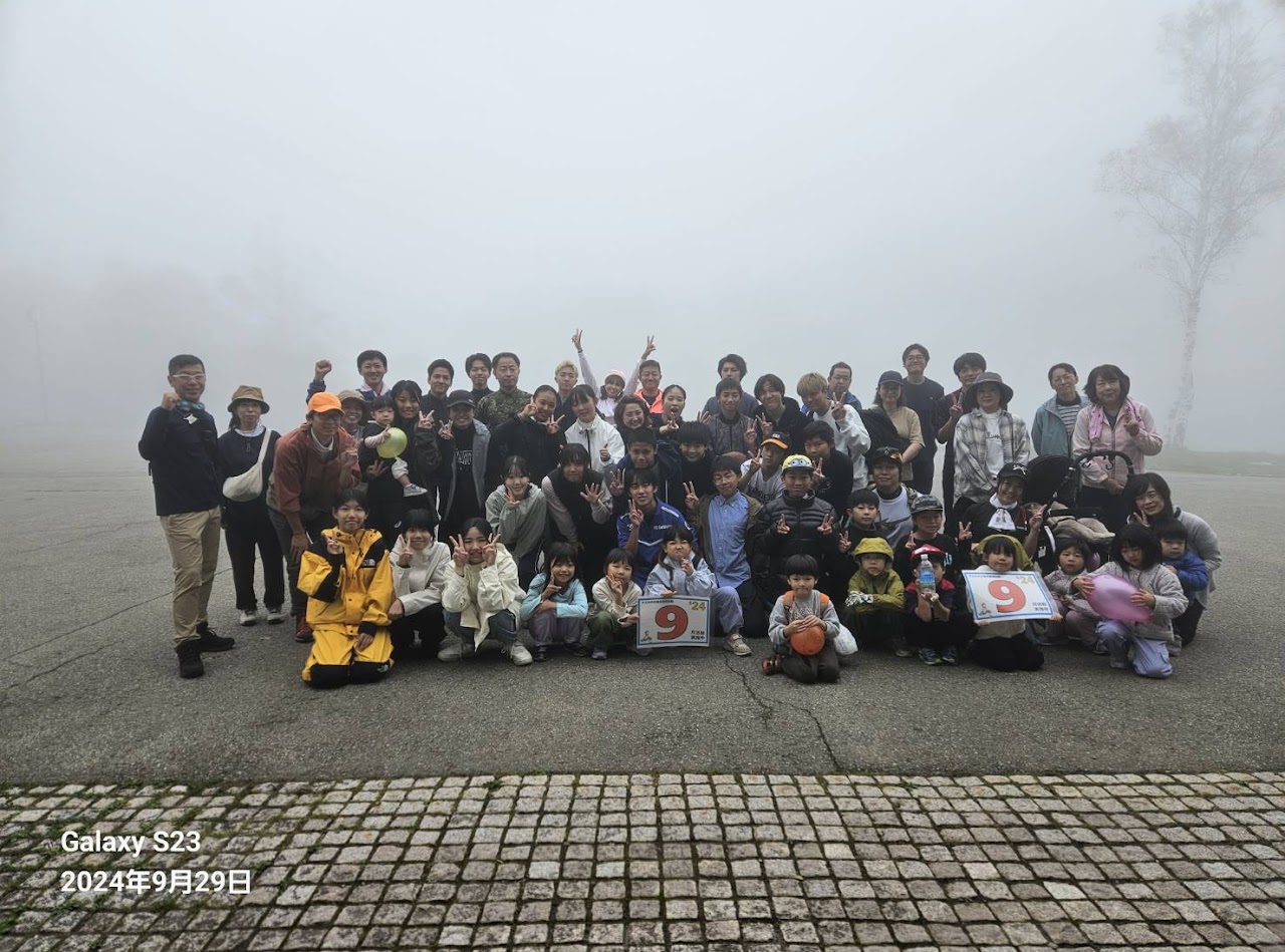 国立乗鞍青少年交流の家を舞台に、ハイキングや乗鞍岳の登山を行い59名が参加してくれました。仲間と励まし合いながら3026mの剣が峰にたどり着いたときには何とも言えない達成感を味わい、一生の思い出になりました。