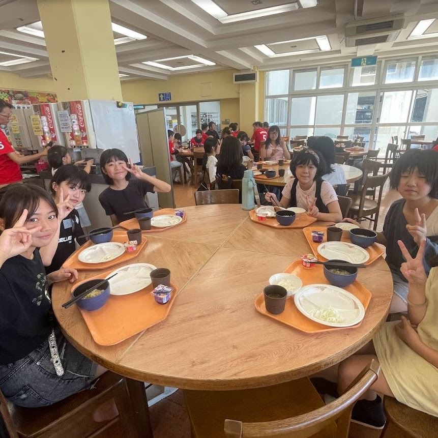 友達と一緒に食べる食事は何よりのごちそう。