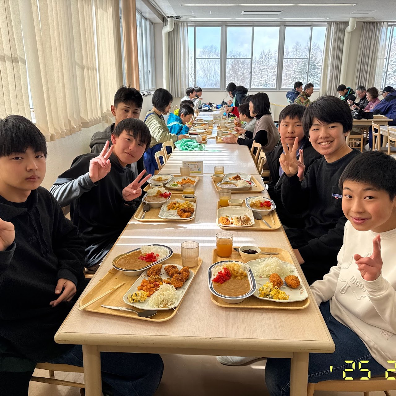 みんなで食べるご飯は最高。
