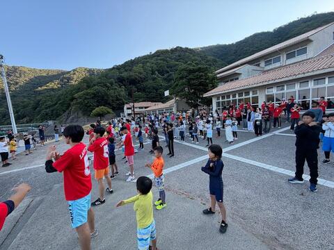 外で体を動かして