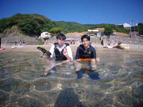 透き通った海で