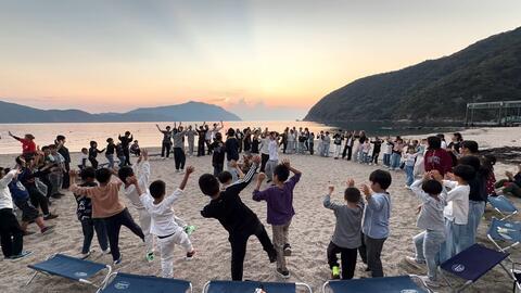 夕日の中で